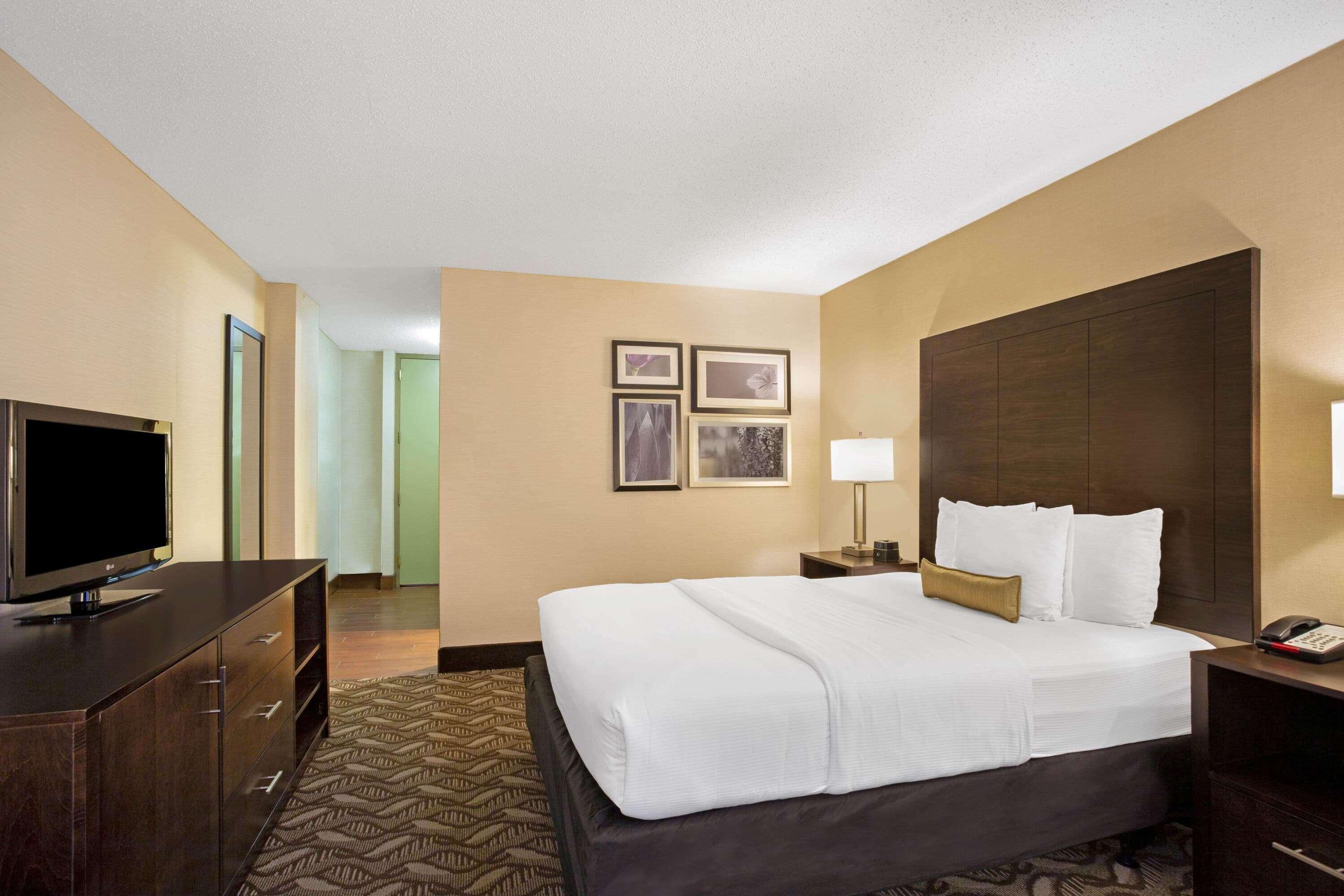 La Quinta By Wyndham Springfield Hotel Exterior foto