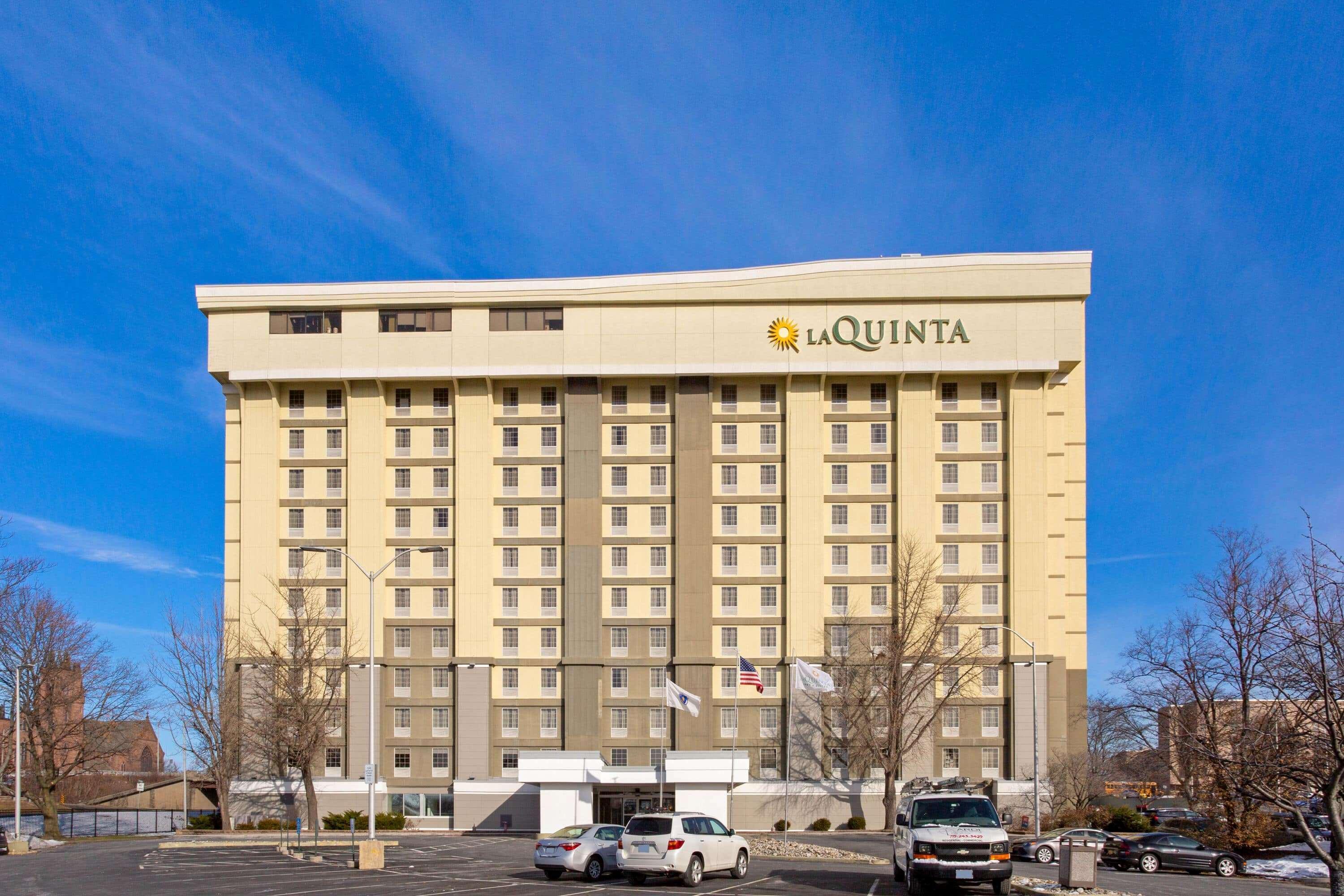 La Quinta By Wyndham Springfield Hotel Exterior foto