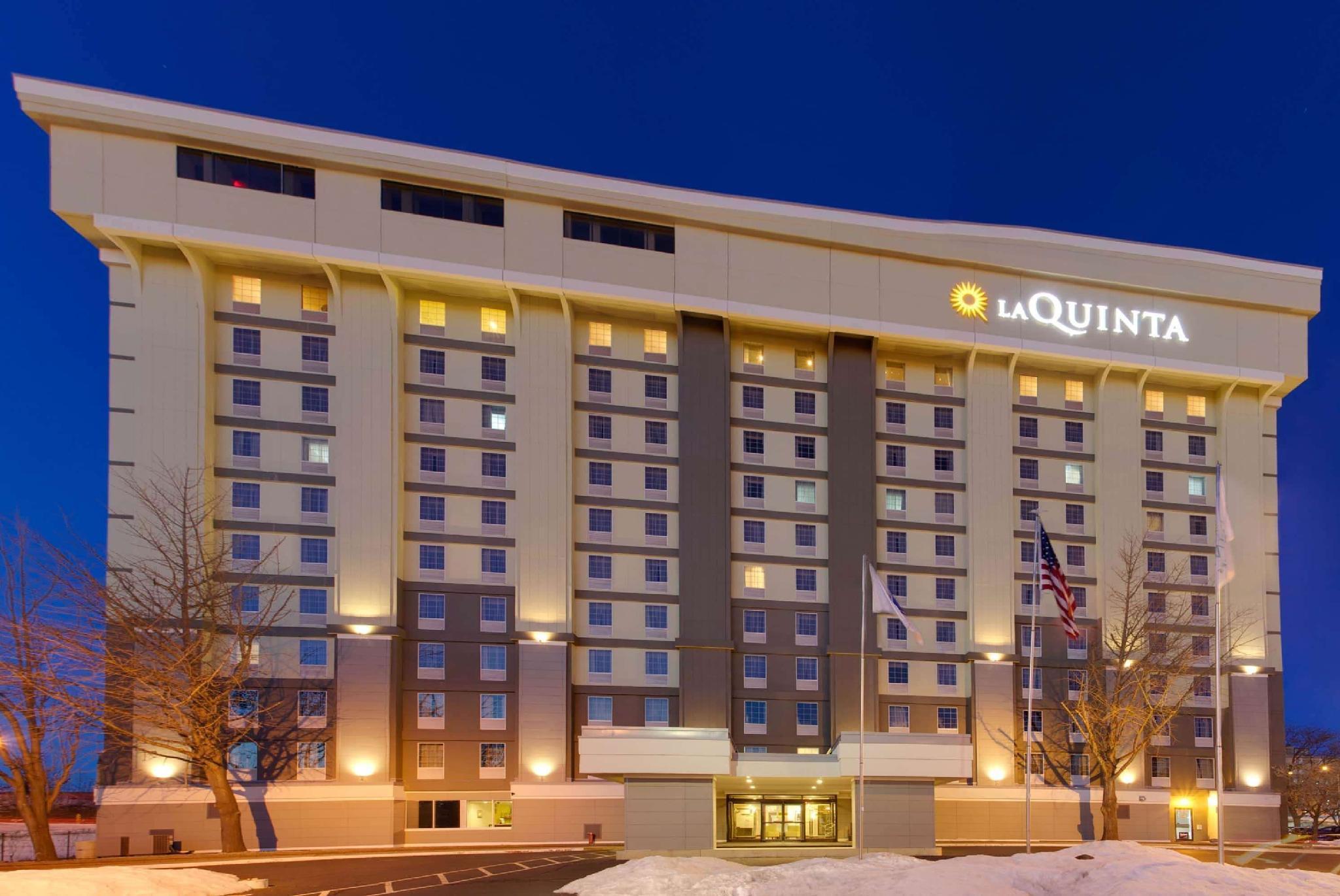 La Quinta By Wyndham Springfield Hotel Exterior foto