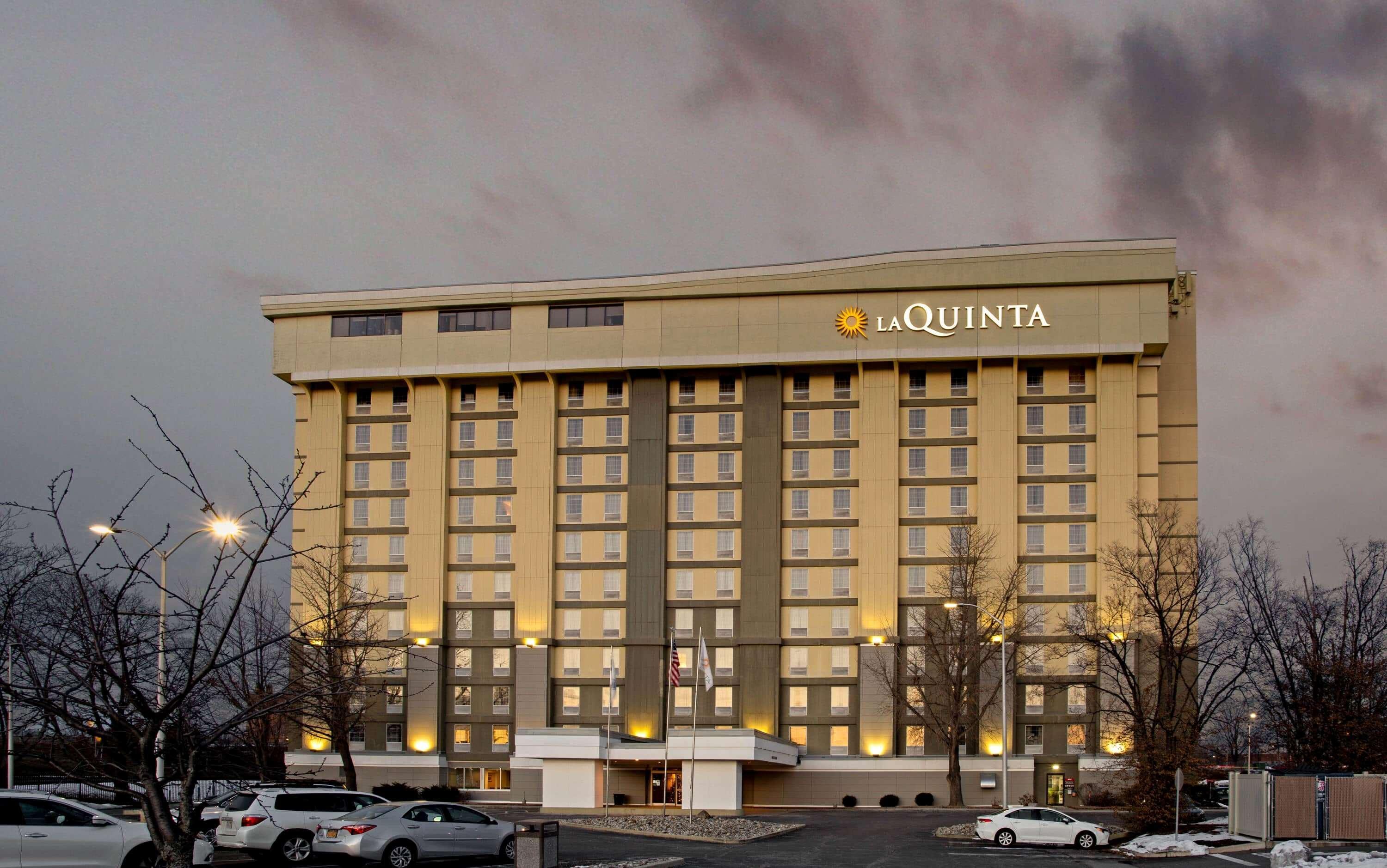 La Quinta By Wyndham Springfield Hotel Exterior foto