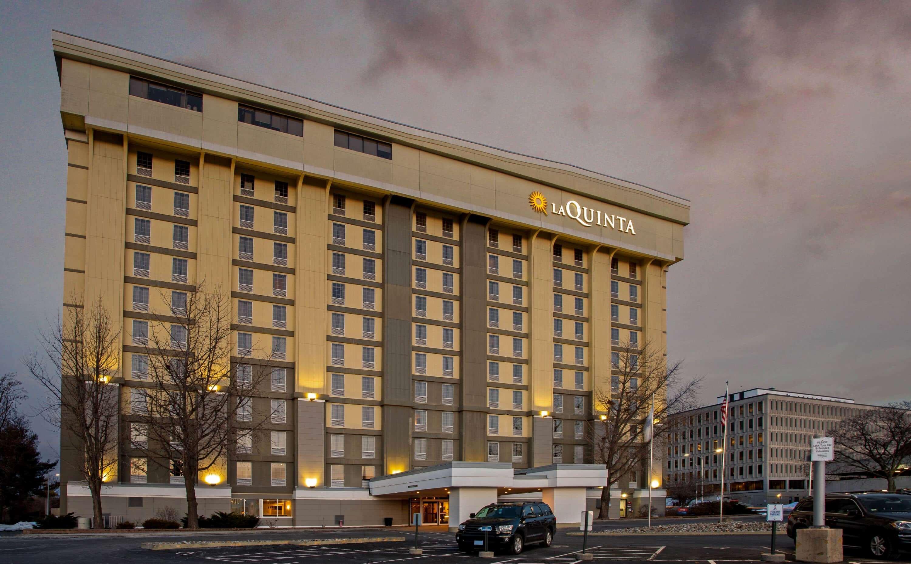La Quinta By Wyndham Springfield Hotel Exterior foto